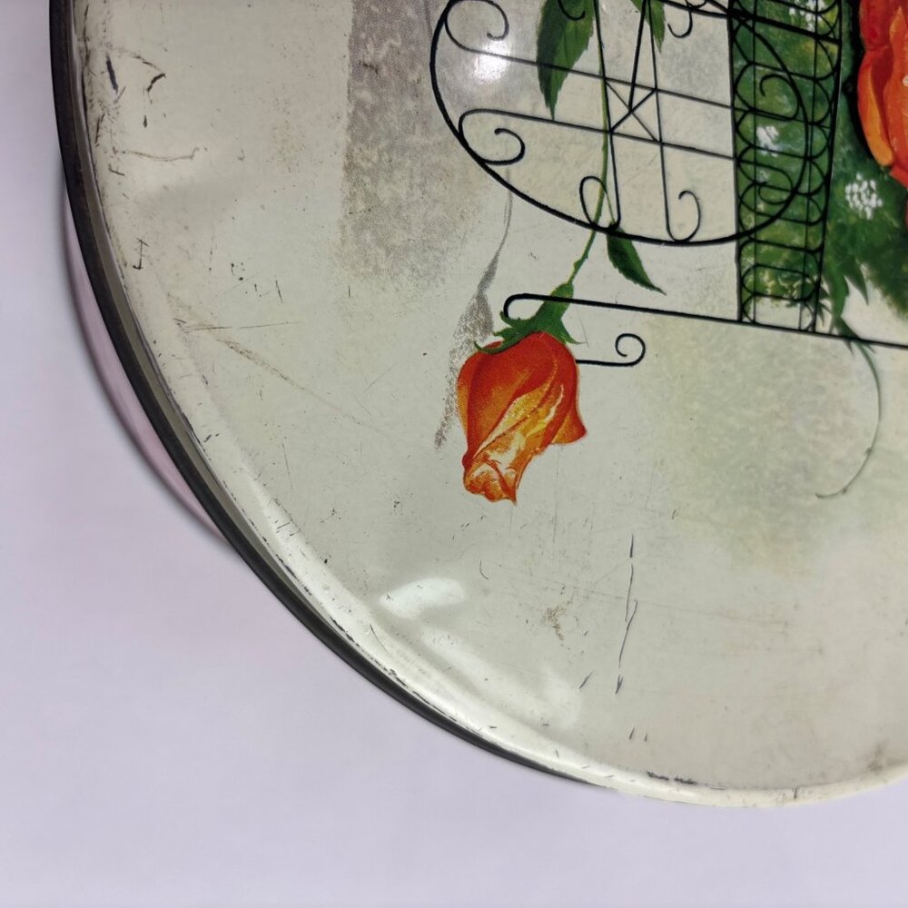 Vintage 50s Metal Tin Round Floral Cart Of Roses Decorative Storage Container - Picture 6 of 14